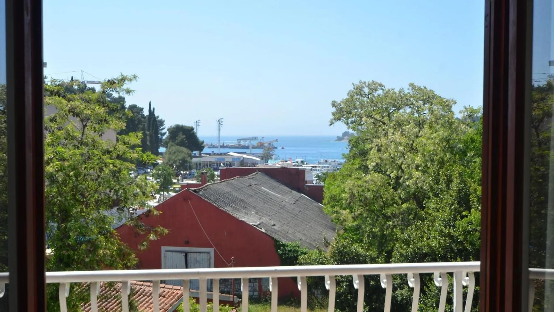 Two Bedroom Apartment With Balcony And Sea View Ровинь