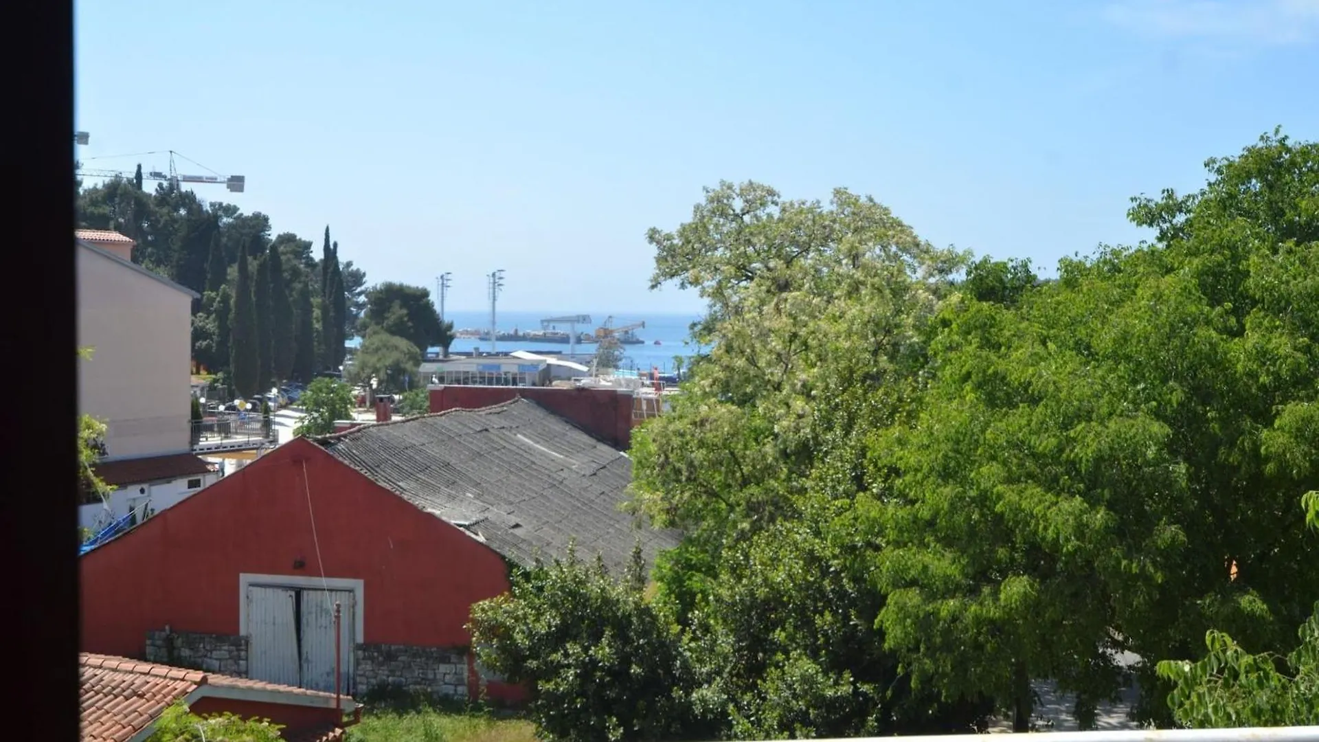 Two Bedroom Apartment With Balcony And Sea View Ровинь